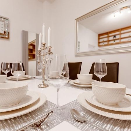 Exclusive Riverside Apartment In The Heart Of Praga Exterior foto