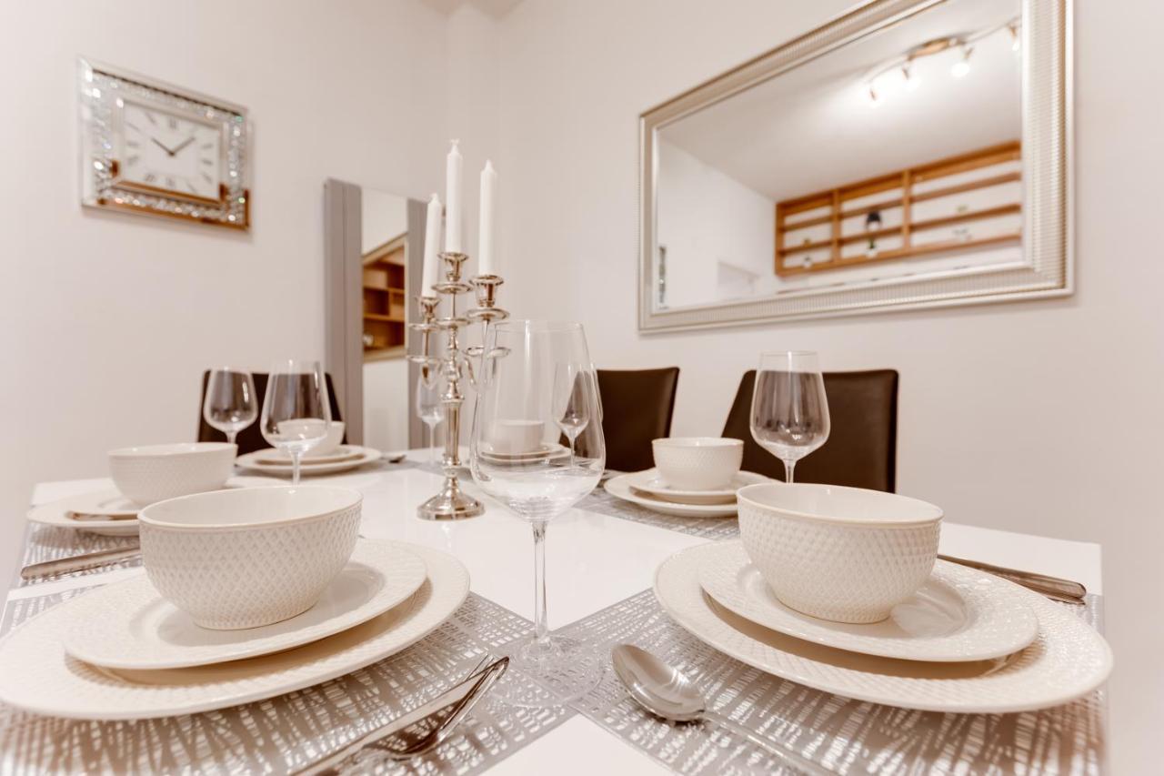 Exclusive Riverside Apartment In The Heart Of Praga Exterior foto