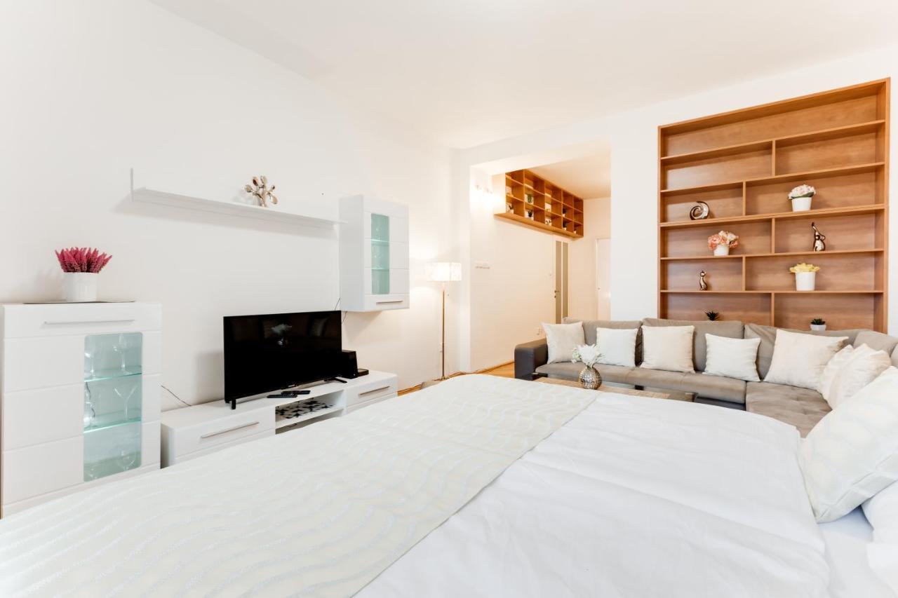 Exclusive Riverside Apartment In The Heart Of Praga Exterior foto