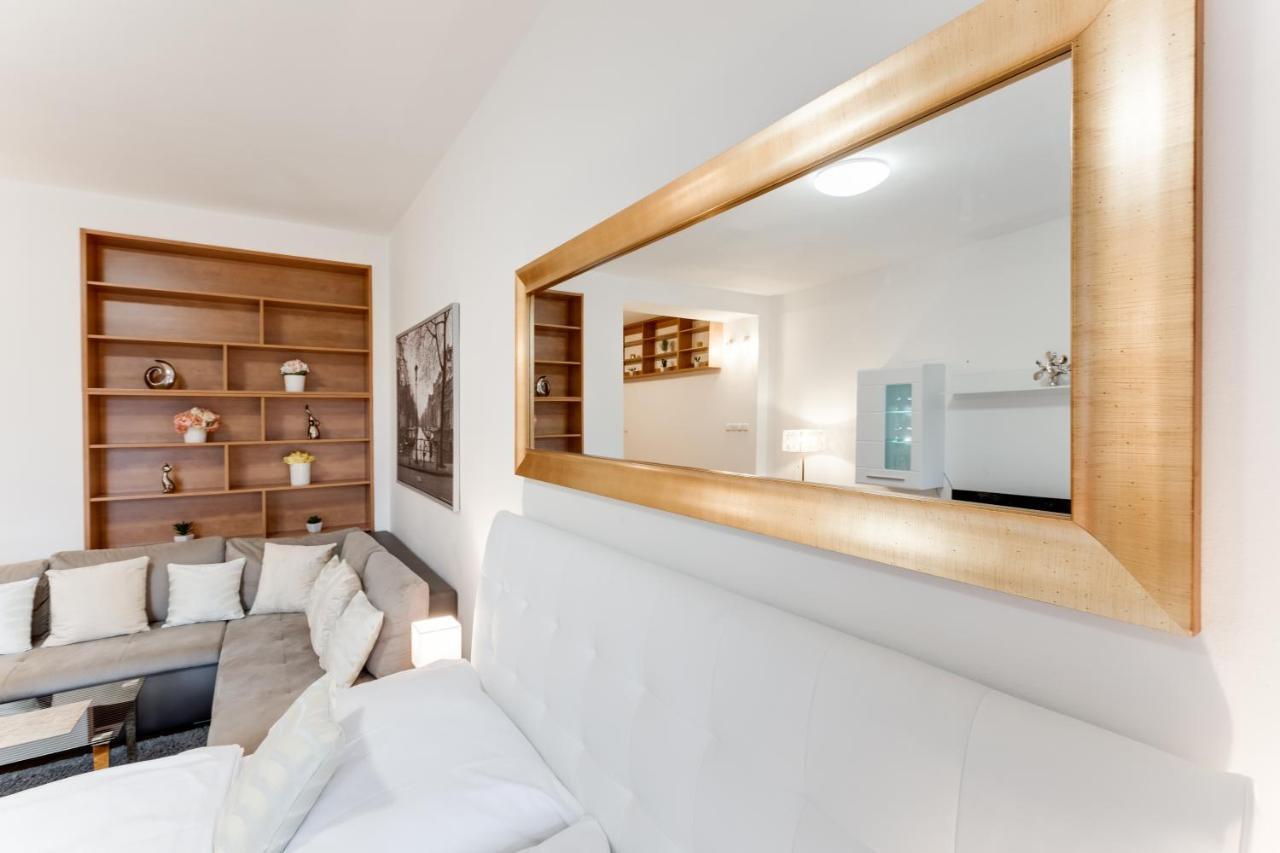 Exclusive Riverside Apartment In The Heart Of Praga Exterior foto