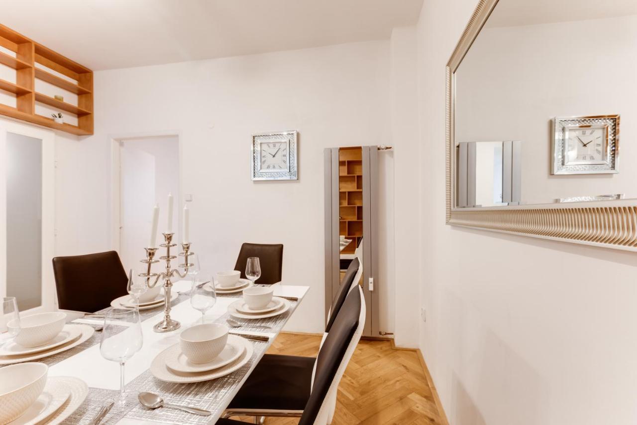 Exclusive Riverside Apartment In The Heart Of Praga Exterior foto