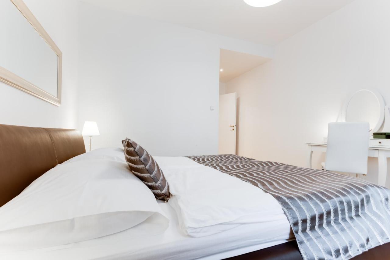 Exclusive Riverside Apartment In The Heart Of Praga Exterior foto
