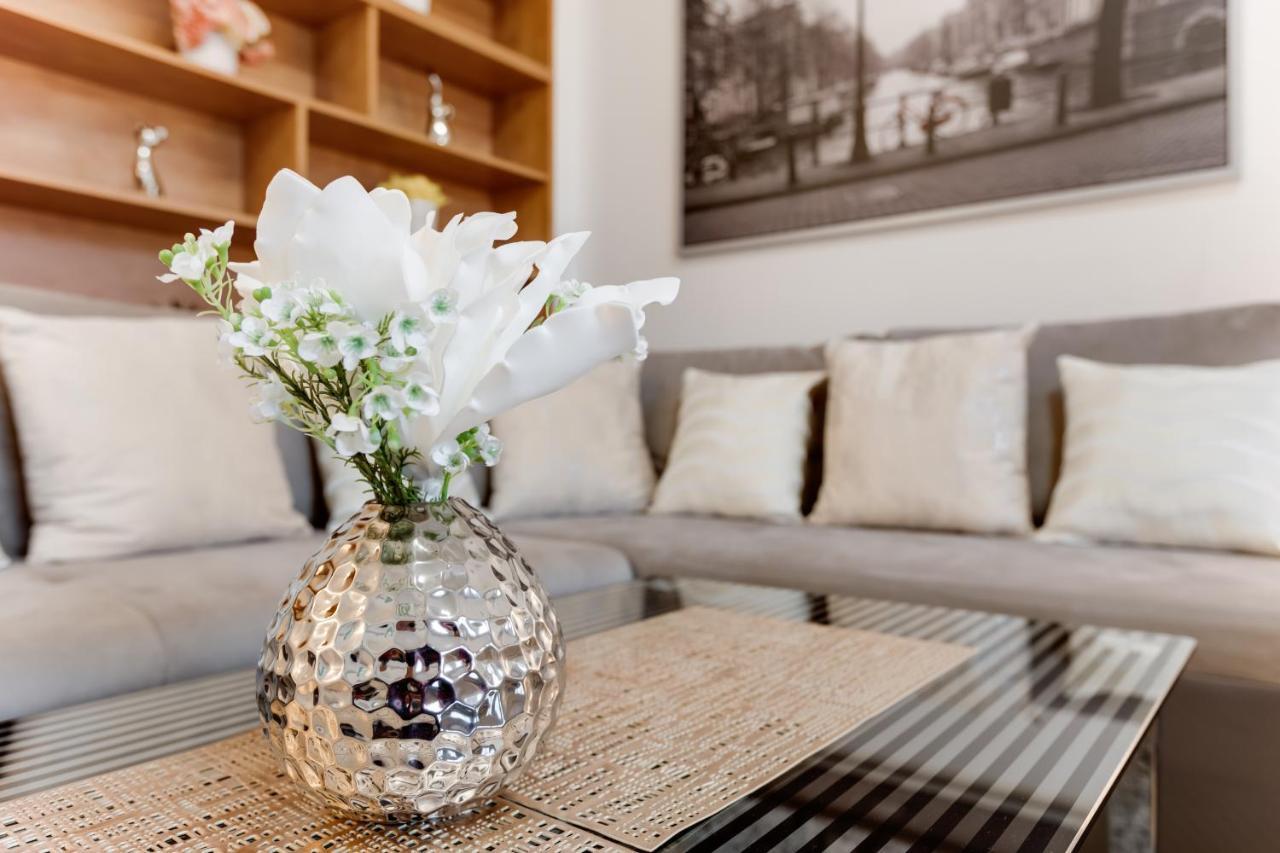 Exclusive Riverside Apartment In The Heart Of Praga Exterior foto
