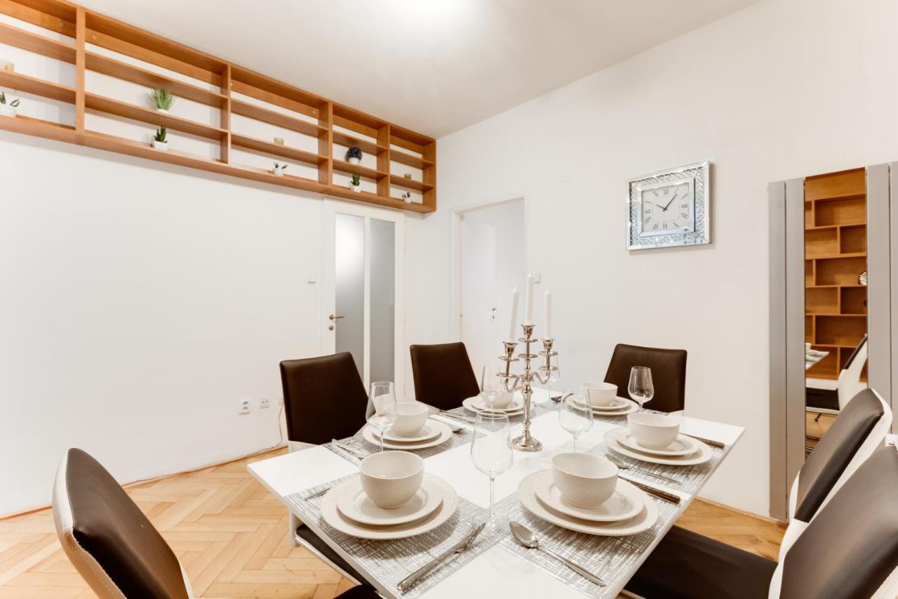 Exclusive Riverside Apartment In The Heart Of Praga Exterior foto